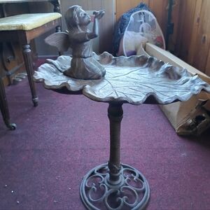 Angel Leaf Bird Bath Stand
